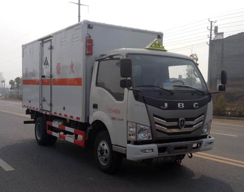 大力牌DLQ5040XZWSY型雜項(xiàng)危險(xiǎn)物品廂式運(yùn)輸車(chē)